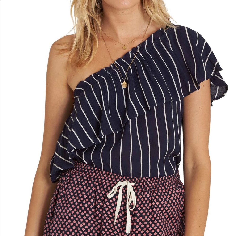 🌻SALE🌻 One-Shoulder Striped Top